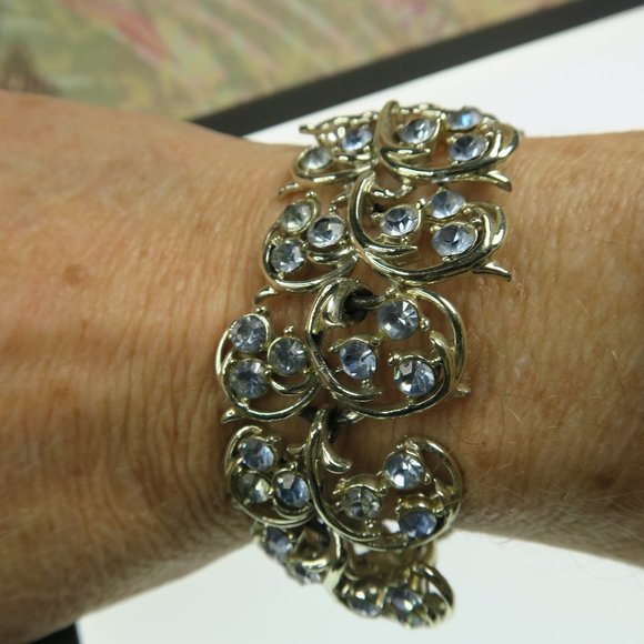 Fine Vintage Coro Blue Rhinestone Leaf Vine Bracelet - Picture 8 of 8